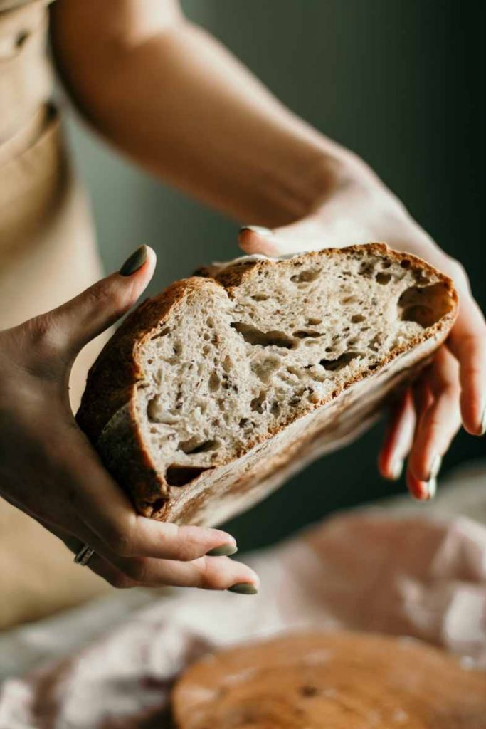Pane fatto con farina biologica integrale.